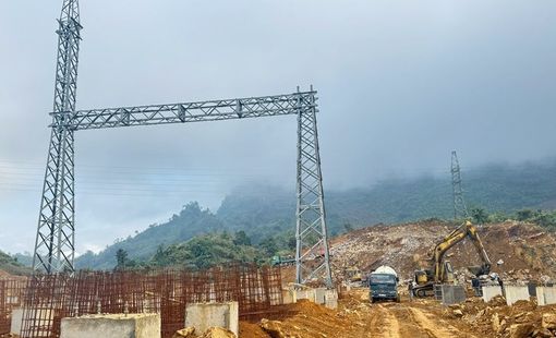 Tập trung cao độ san nền, phá đá tạo mặt bằng thi công TBA 220 kV Phong Thổ