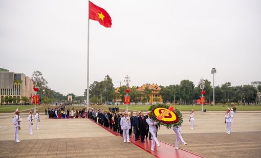 Lãnh đạo Đảng, Nhà nước vào Lăng viếng Chủ tịch Hồ Chí Minh nhân 80 năm Ngày Tổng tuyển cử đầu tiên