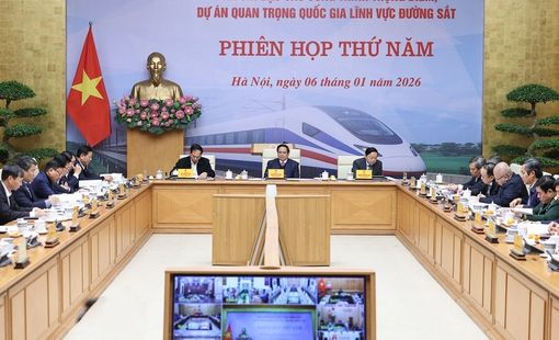 Thủ tướng: Khẩn trương đề xuất công nghệ, hình thức đầu tư với đường sắt tốc độ cao Bắc – Nam