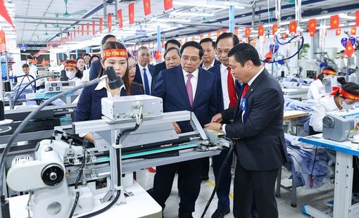 Thủ tướng: Phát triển ngành công nghiệp thời trang, biến dệt may Việt Nam thành thương hiệu toàn cầu