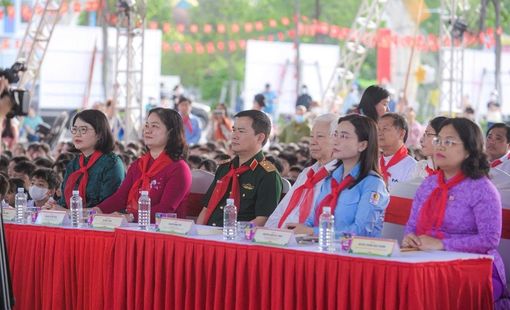 Thông điệp 'Cùng KUN bảo vệ muôn loài' được thiếu nhi toàn quốc hưởng ứng qua màn đồng diễn sân trường