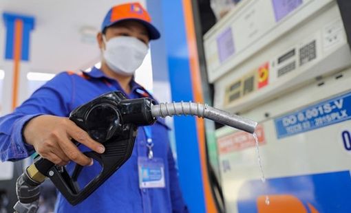 Giảm thuế đối với xăng, dầu từ 24 giờ ngày 26/3/2026
