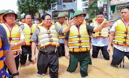 Chùm ảnh: Thủ tướng Phạm Minh Chính thăm hỏi người dân, chỉ đạo khắc phục hậu quả mưa lũ tại Thái Nguyên