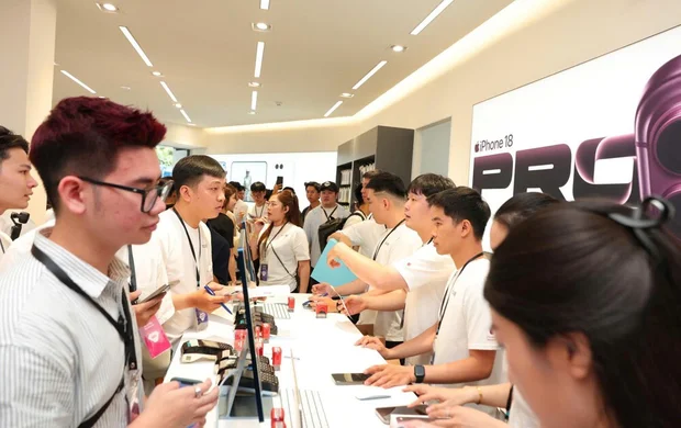 iPhone 18 Pro chính thức mở bán tại Việt Nam, hàng nghìn người xếp hàng nhận máy