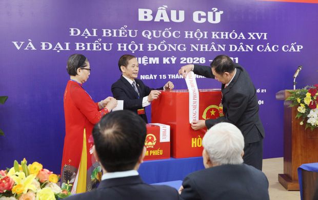 Chùm ảnh: Nhân dân Thủ đô hân hoan thực hiện quyền, nghĩa vụ trong ngày bầu cử