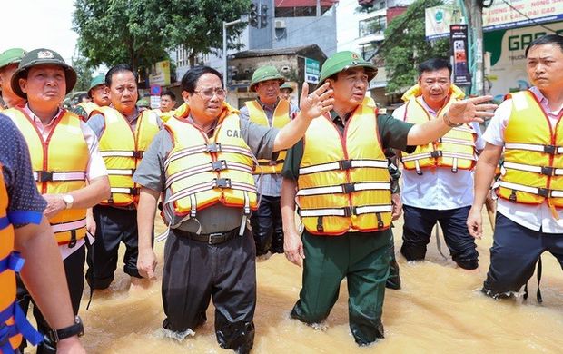 Chùm ảnh: Thủ tướng Phạm Minh Chính thăm hỏi người dân, chỉ đạo khắc phục hậu quả mưa lũ tại Thái Nguyên