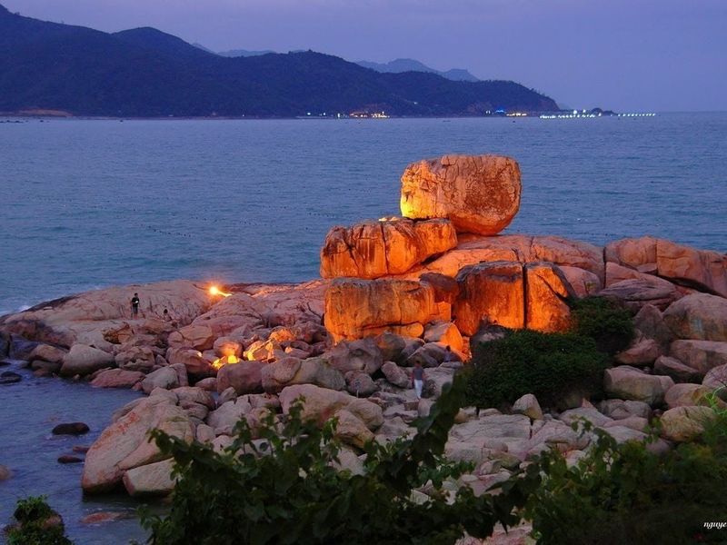 Hòn Chồng Nha Trang – Dấu ấn thiên nhiên giữa lòng phố biển
