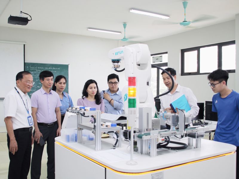 Học bổng tới 84 triệu đồng/năm cho sinh viên công nghệ chiến lược, bán dẫn: ‘Đòn bẩy’ mới cho cuộc đua nhân lực chất lượng cao