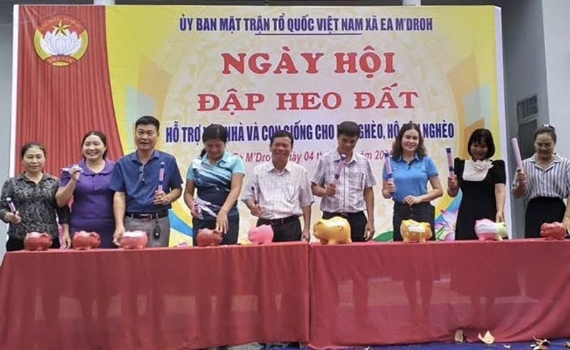Những "heo đất nghĩa tình" giúp người dân vùng sâu Ea M’droh thoát nghèo bền vững