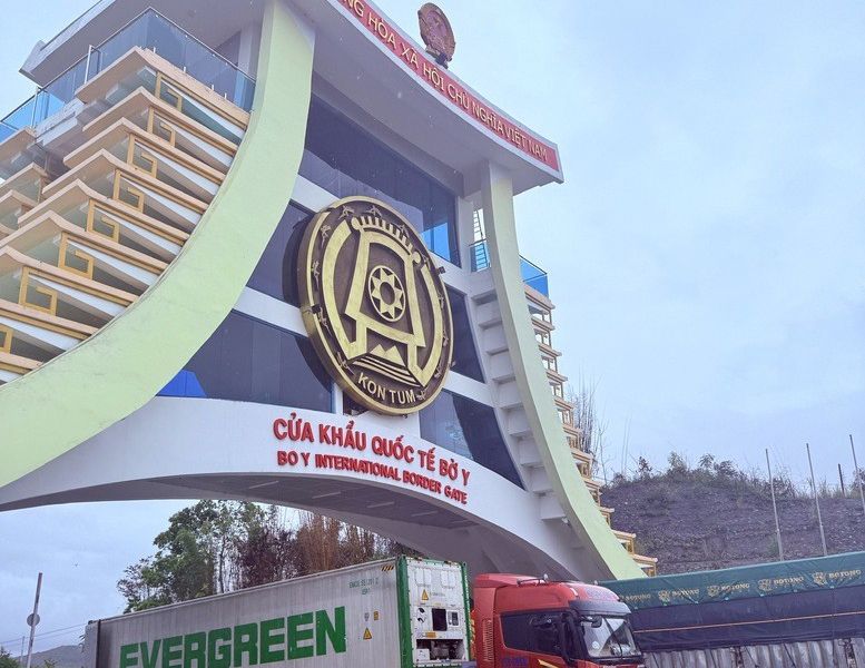 Xuất nhập khẩu tăng mạnh; Hải quan xử lý hơn 11.900 vụ vi phạm
