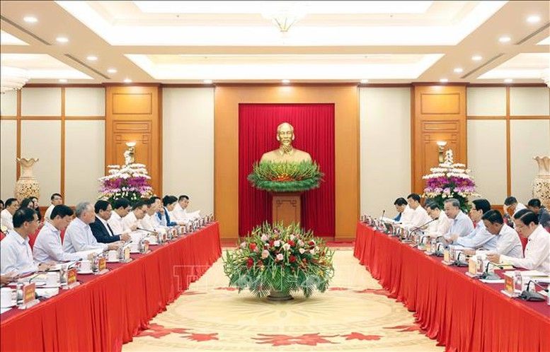 Bộ Chính trị làm việc với Ban Thường vụ Đảng ủy Chính phủ