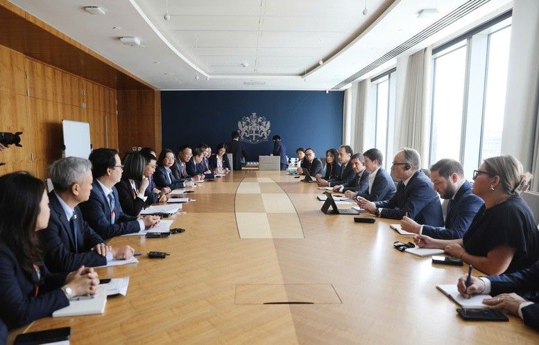 Bộ trưởng Tài chính làm việc với Sở Giao dịch Chứng khoán London, thúc đẩy hợp tác nâng hạng thị trường Việt Nam