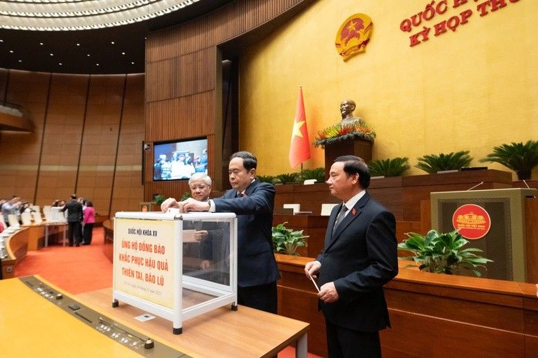 Quốc hội tổ chức quyên góp ủng hộ đồng bào khắc phục hậu quả thiên tai, mưa lũ