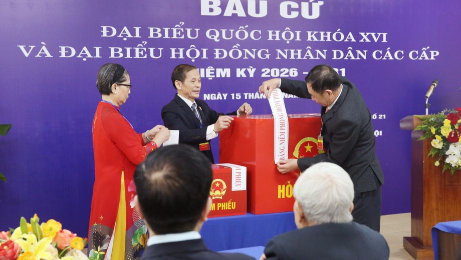 Chùm ảnh: Nhân dân Thủ đô hân hoan thực hiện quyền, nghĩa vụ trong ngày bầu cử
