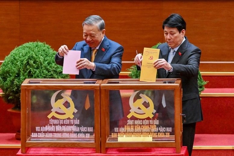 CHÙM ẢNH: Bỏ phiếu Bầu Ban Chấp hành Trung ương Đảng khóa XIV