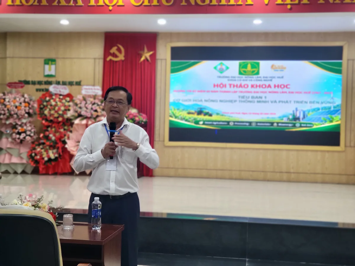 GS.TS. Nguyễn Huy Bích phát biểu tại hội thảo